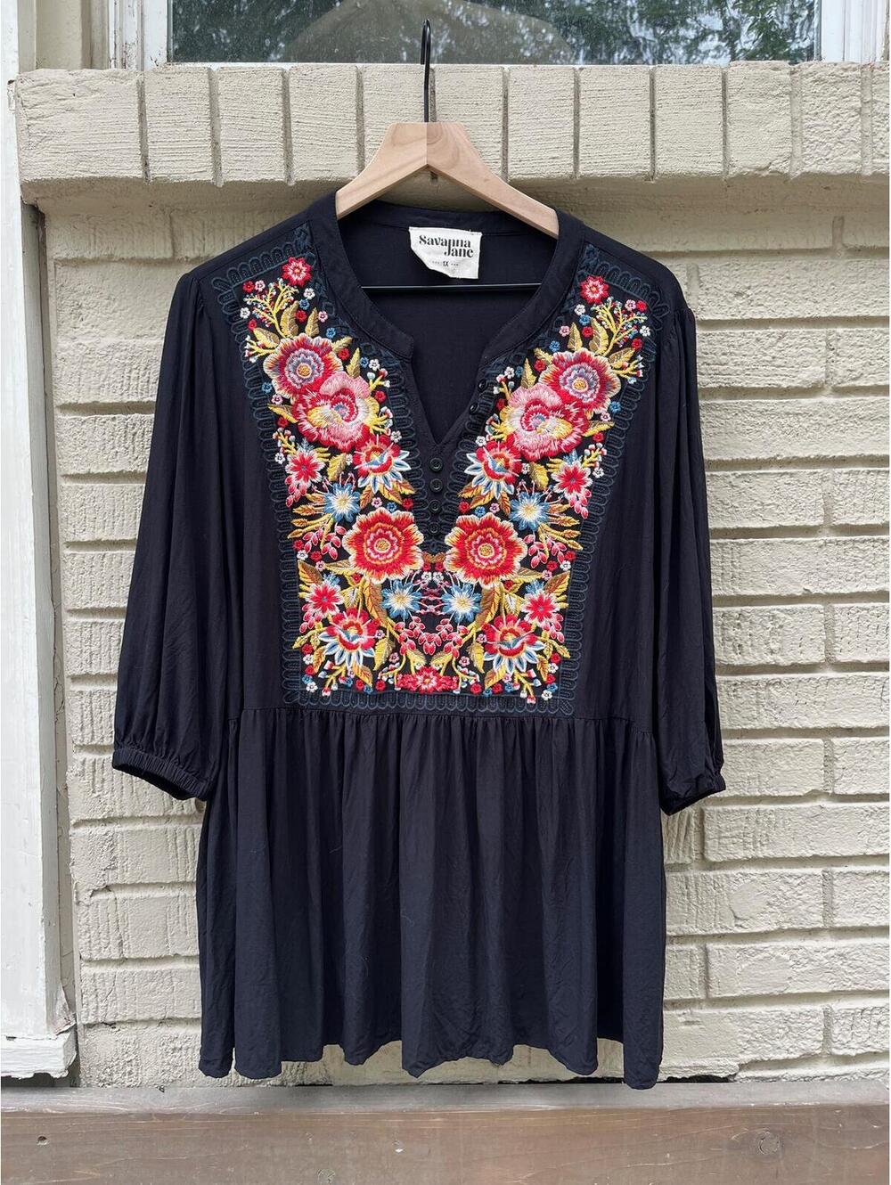 Boutique Savanna Jane 1X Embroidered Peplum Floral Peasant Blouse Boho Tunic